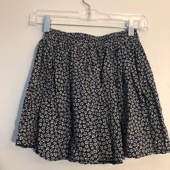 Brandy Melville Navy OS Floral Skirt - Picture 2 of 4